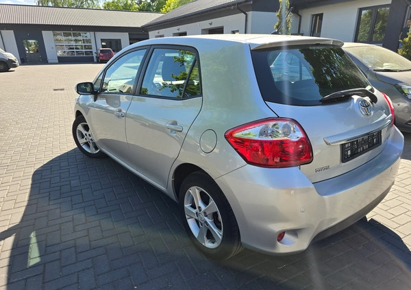 Toyota Auris cena 32977 przebieg: 174000, rok produkcji 2011 z Polanów małe 277